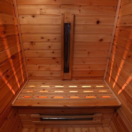 Studio-Apartment Val - Luxury Massage Chair - Private Spa- Hot Tub, Infrared Sauna, , Parking With Video Surveillance, Entry With Pin 0 - 24H, Free Cancellation 24 Hours Before Check In Slavonski Brod Luaran gambar