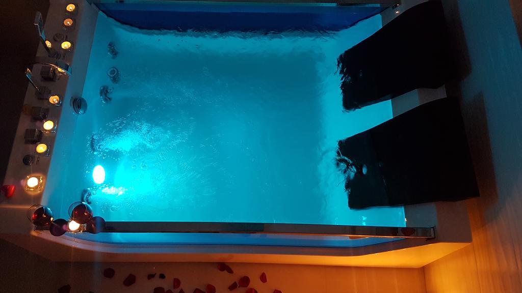 Studio-Apartment Val - Luxury Massage Chair - Private Spa- Hot Tub, Infrared Sauna, , Parking With Video Surveillance, Entry With Pin 0 - 24H, Free Cancellation 24 Hours Before Check In Slavonski Brod Luaran gambar