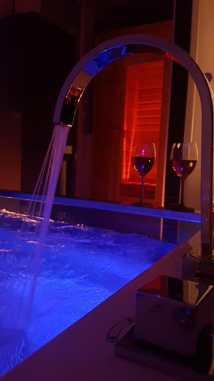 Studio-Apartment Val - Luxury Massage Chair - Private Spa- Hot Tub, Infrared Sauna, , Parking With Video Surveillance, Entry With Pin 0 - 24H, Free Cancellation 24 Hours Before Check In Slavonski Brod Luaran gambar